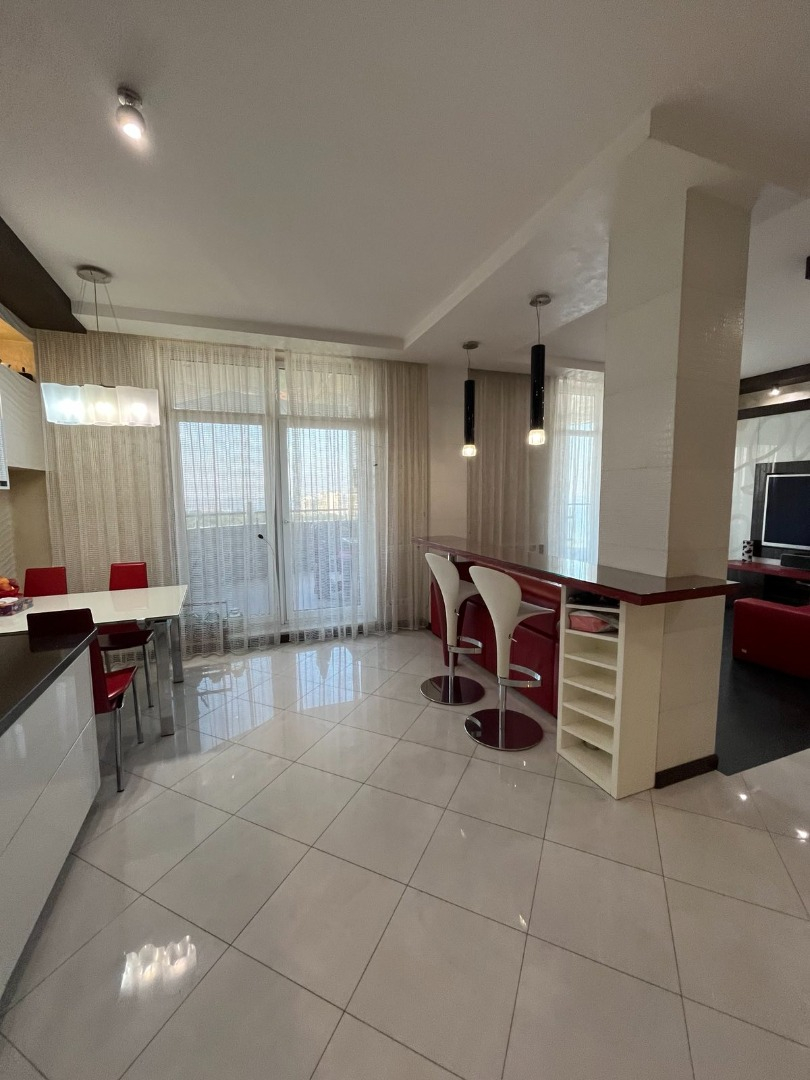 продажа трехкомнатной квартиры номер A-173266 в Приморском районе, фото номер 25